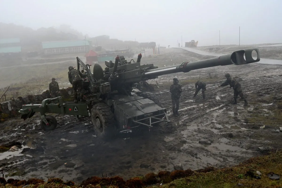 Indian Army soldiers demonstrate positioning of a Bofors gun at Penga Teng Tso ahead of Tawang, near the Line of Actual Control (LAC), neighbouring China, in India's Arunachal Pradesh state on Oct. 20, 2021. (Money Sharma/AFP via Getty Images)
