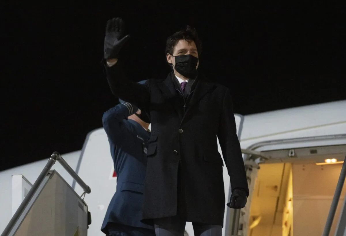 Prime Minister Justin Trudeau waves as he steps off a government plane after arriving in Riga, Latvia, March 7, 2022. (The Canadian Press/Adrian Wyld)