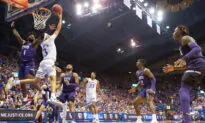 Top 25 Roundup: No. 6 Kansas Bounces Back to Beat TCU