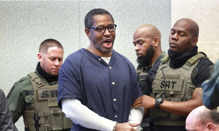 Markeith Loyd, convicted of killing Orlando police Lt. Debra Clayton in 2017, shouts at the gallery as deputies remove him from the courtroom after he was sentenced to death in Orange County circuit court in Orlando, on March 3, 2021. (Joe Burbank/Orlando Sentinel via AP)