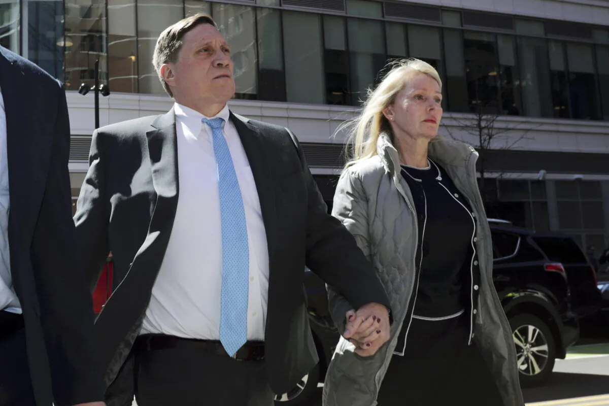 John Wilson (L) arrives at federal court with his wife Leslie to face charges in a nationwide college admissions bribery scandal, in Boston on April 3, 2019. (Charles Krupa/AP Photo)