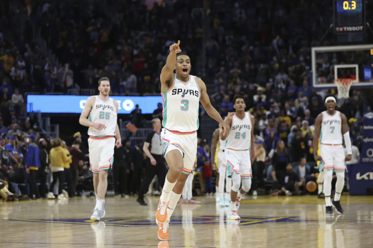 San Antonio Spurs forward Keldon Johnson (3) celebrates after making the winning basket against the Golden State Warriors during the second half of an NBA basketball game in San Francisco on March 20, 2022. (Jed Jacobsohn/AP Photo)