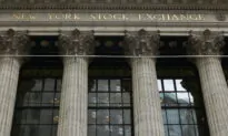 Wall Street Opens Higher as Powell Says Rate Hikes on Track