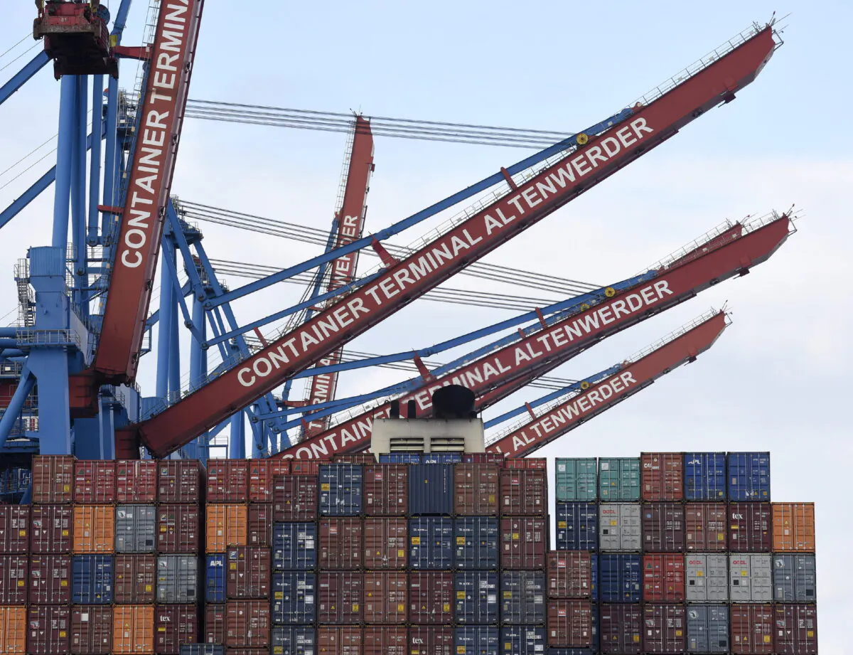 Containers are seen at the loading terminal Altenwerder in the harbour of Hamburg, Germany on Feb. 3, 2016. (Fabian Bimmer/Reuters)