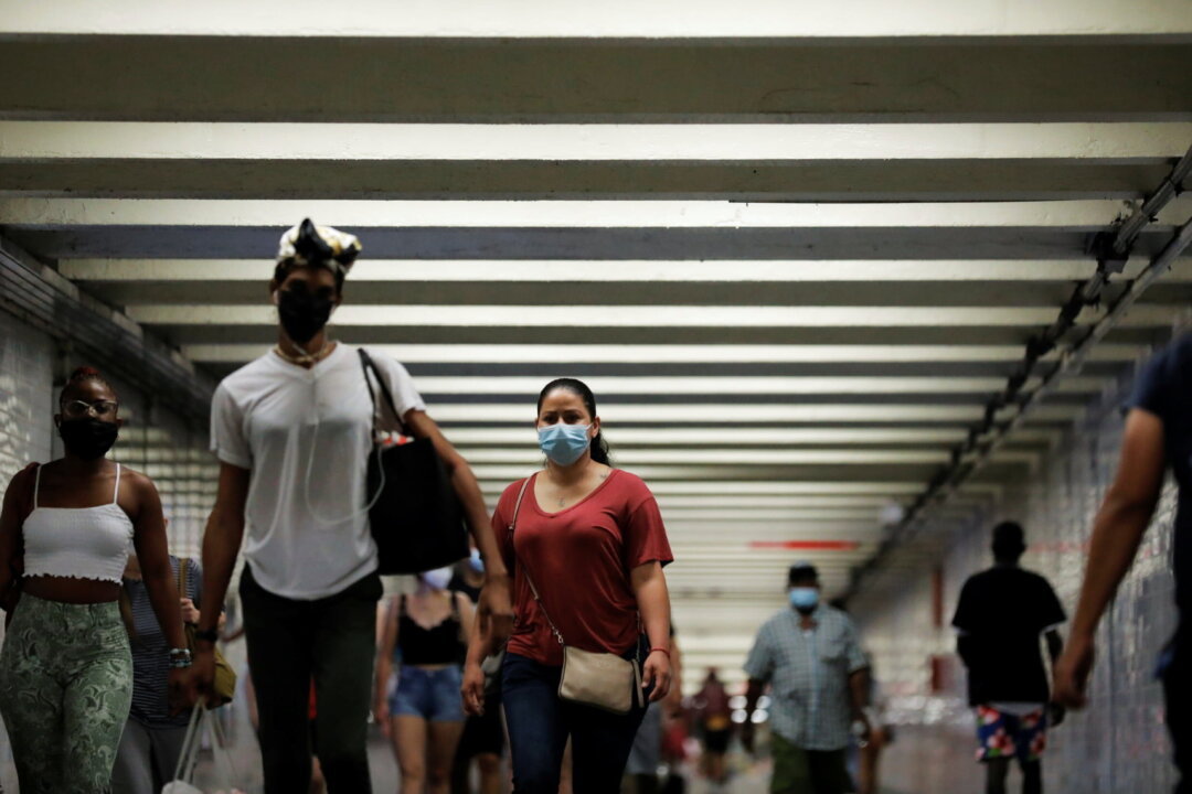 Delta Gives Update About Mask ‘No-Fly’ List After Travel Mandate Lifts