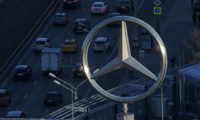 Mercedes-Benz Says Russian Nationalization Could Threaten $2.2 Billion in Assets