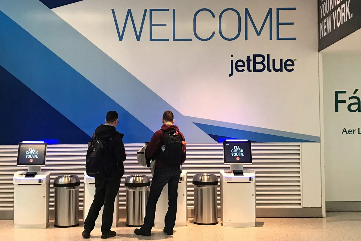 Travelers check-in at a JetBlue Airways kiosk at John F. Kennedy Airport in the Queens borough of New York, on Jan. 24, 2017. (Shannon Stapleton/Reuters)