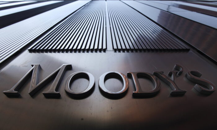 A Moody's sign on the 7 World Trade Center tower is photographed in New York, on Aug. 2, 2011. (Mike Segar/Reuters)  