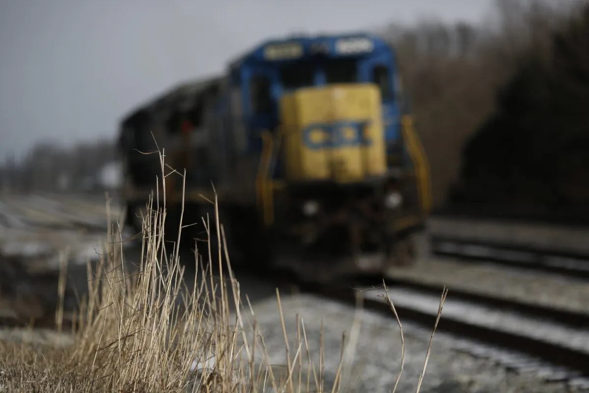 A pair of CSX Transportation-owned C40-8 General Electric locomotives in a file photo. (Luke Sharrett/Getty Images)