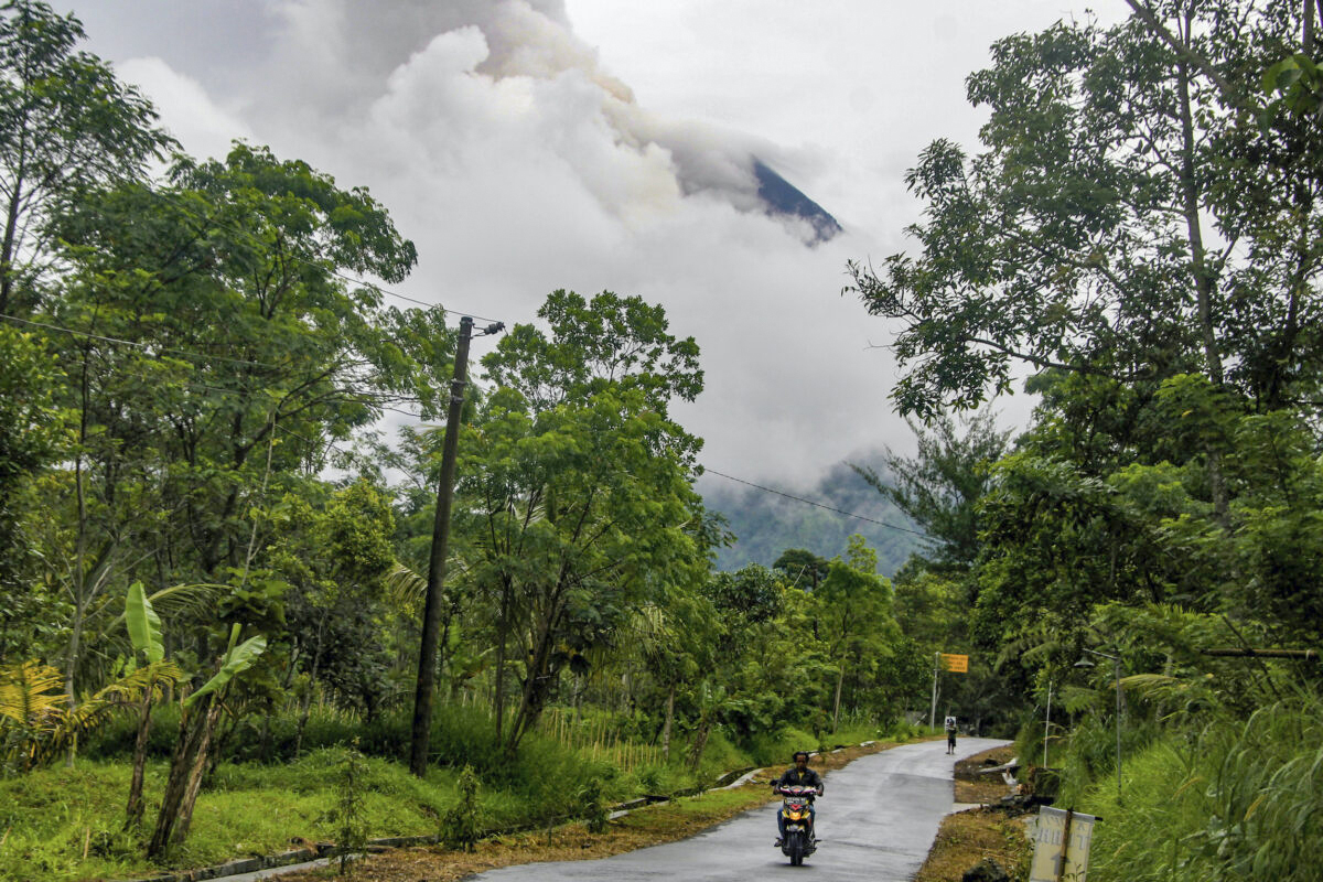 Indonesia's Mount Merapi Erupts Multiple Times, 250 Evacuate - Vimarsana News