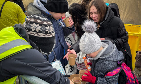 Video: Refugee Families Welcomed to Poland With Hot Chocolate
