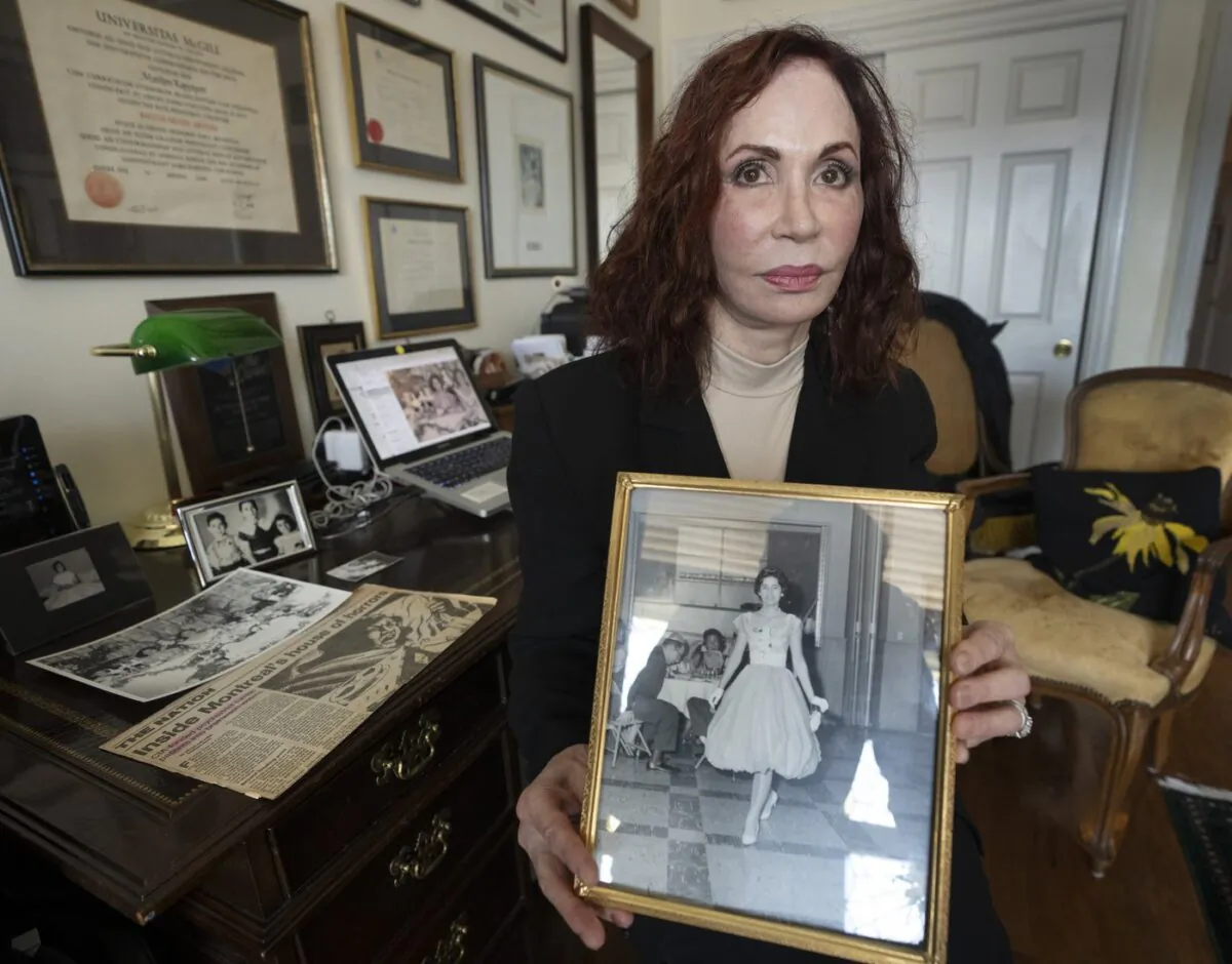 Marilyn Rappaport holds a picture of her sister in her home, March 10, 2022 in Montreal. (The Canadian Press/Ryan Remiorz)