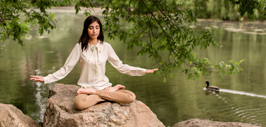 A practitioner performing the fifth exercise of the peaceful meditation practice Falun Gong. (Samira Bouaou)
