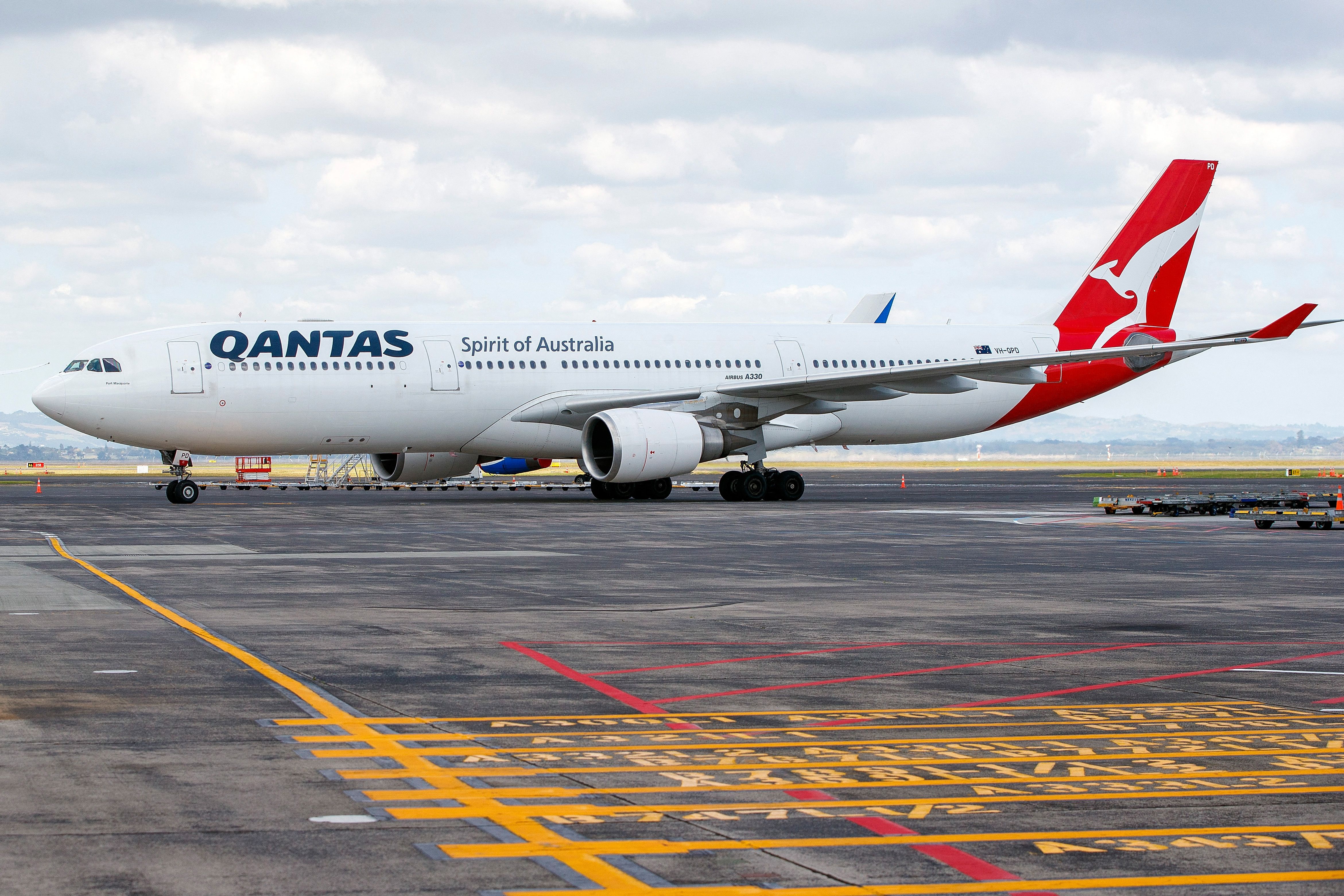 Qantas Flight Safely Lands in Sydney From Auckland After Issuing Mayday Call - Vimarsana News