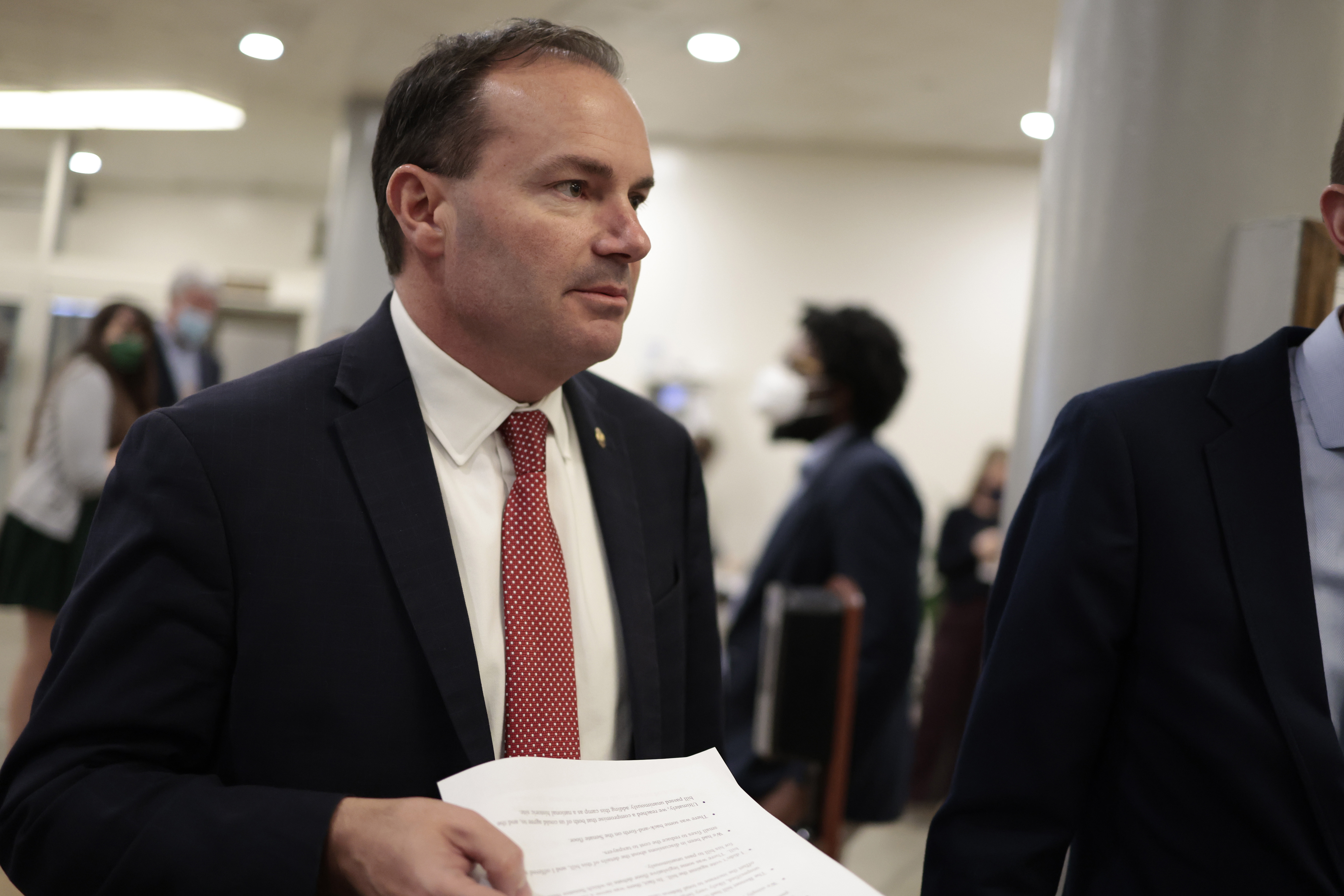 Senate Fails to Pass Measure to Bar Funding for COVID-19 Vaccine Mandates - Vimarsana News