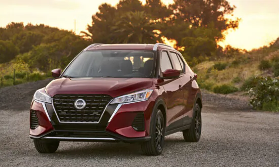2022 Nissan Kicks SR