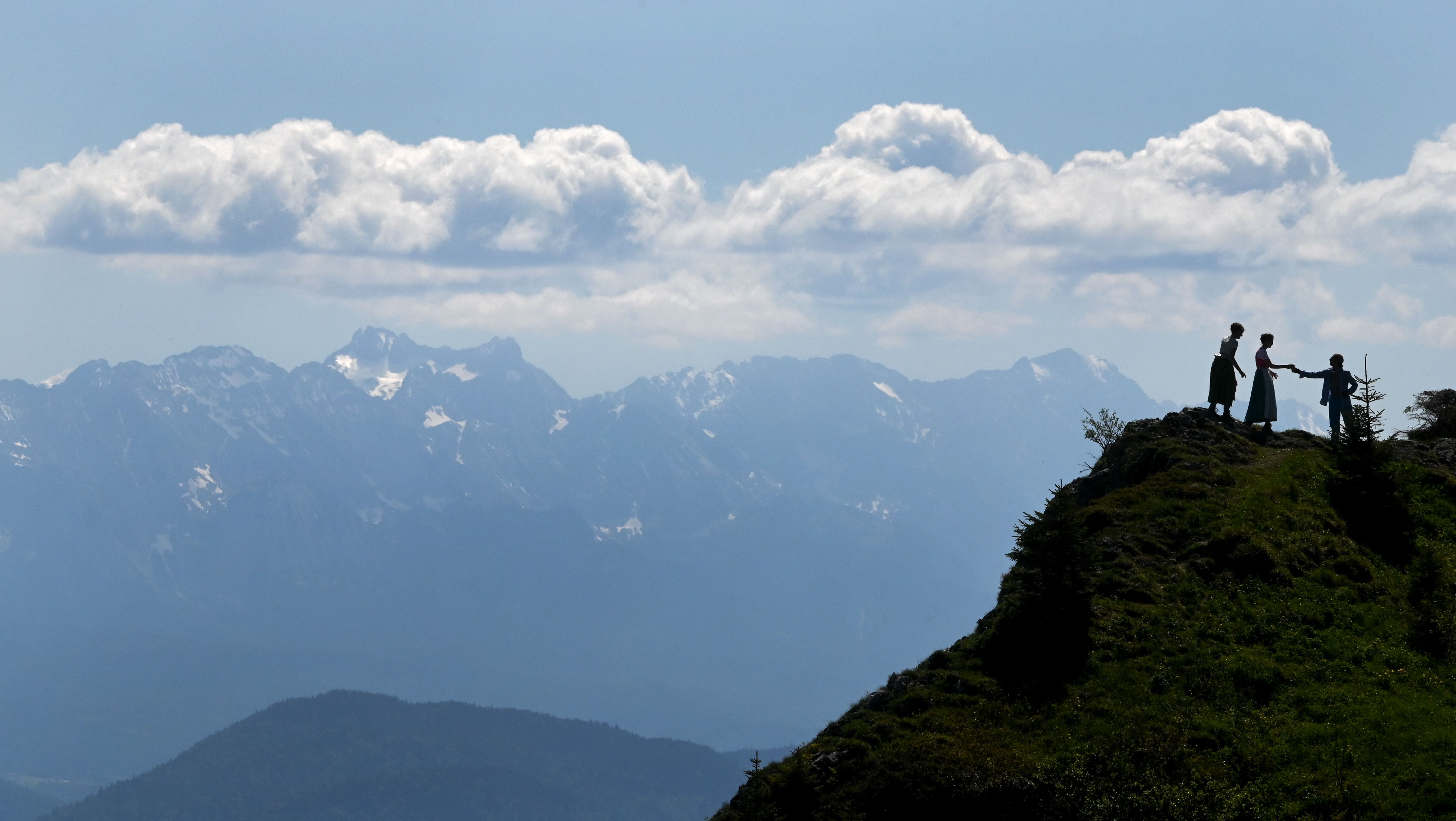 German Police: 4 People Die on Bavarian Mountains - Vimarsana News
