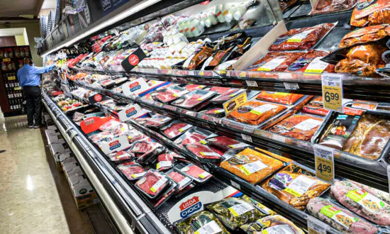 Consumer Confidence Edges Lower Amid Inflation and War Concerns