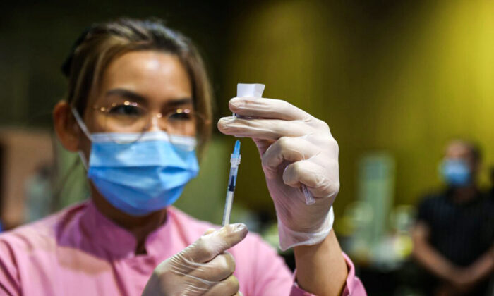 A health worker prepares a dose of a COVID-19 vaccine in Doha, Qatar, in a file image. (Karim Jaafar/AFP via Getty Images)