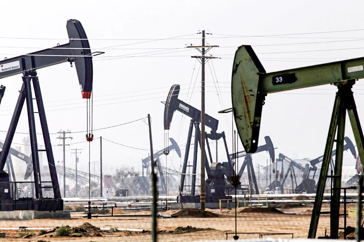 Pumpjacks in the Kern River oil field in Bakersfield, Calif., in a file photo. (Jonathan Alcorn/Reuters)