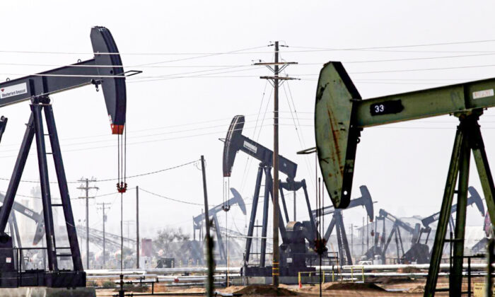 Pumpjacks in the Kern River oil field in Bakersfield, Calif., in a file photo. (Jonathan Alcorn/Reuters)