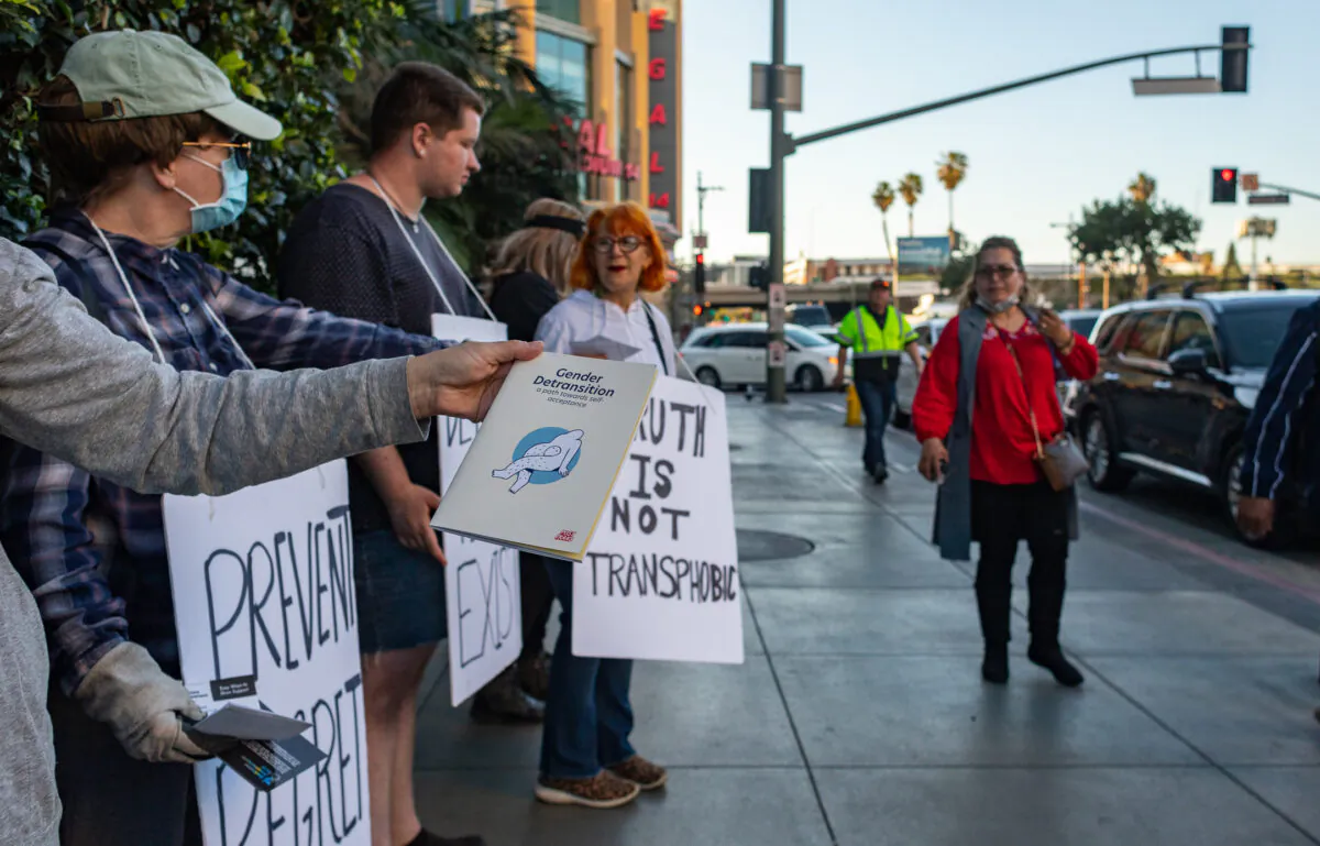 Demonstrators share about Detransition Awareness Day in Los Angeles on March 12, 2022. (John Fredricks/The Epoch Times)