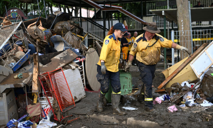 Volunteers from the local Rural Fire Brigade help to clean up a flood-affected primary school in Tumbulgum, Australia, on March 6, 2022. (Dan Peled/Getty Images)