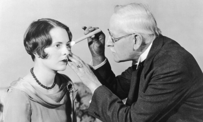 A woman undergoes an eye examination, circa 1925. (Photo by FPG/Hulton Archive/Getty Images)