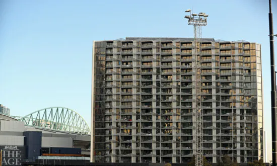 French Men Charged Over High Rise Climbing Stunt
