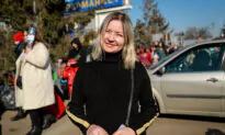 Video: Woman Recounts Journey After Visiting Family in Ukraine