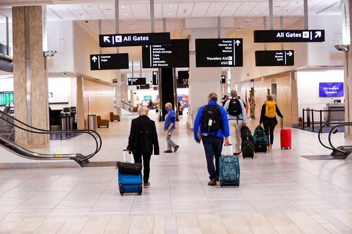 Airline passengers walk inside the Tampa International Airport as airports around the country are awaiting for Verizon and AT&T to rollout their 5G technology, in Tampa, Florida, U.S., January 19, 2022. REUTERS/Octavio Jones