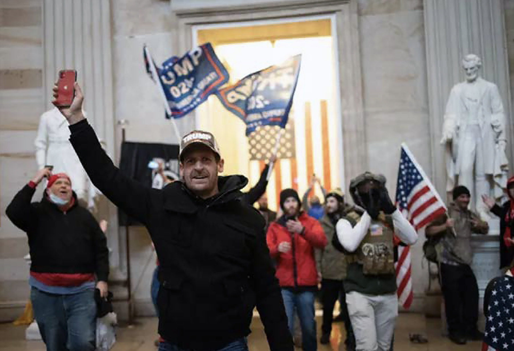 Man Who Helped Breach the East Rotunda Entrance to the Capitol Gets 90 Days' Jail, 2 Years' Probation - Vimarsana News