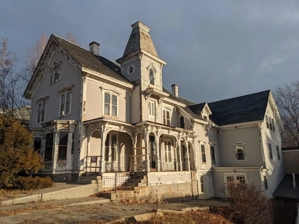 Are you thinking of renovating an old house like this beauty in central New Hampshire? Before you sign on the dotted line, know what problems to look for and what costs to anticipate. A good checklist will help. (Tim Carter/TNS)