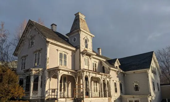 Thinking of Renovating an Old House? You’ll Need a Good Checklist