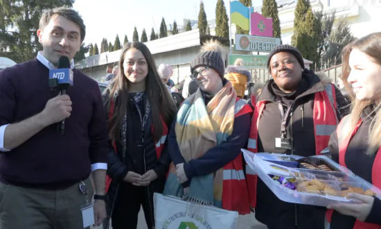 Video: Volunteers Bring Message of Hope to Ukraine