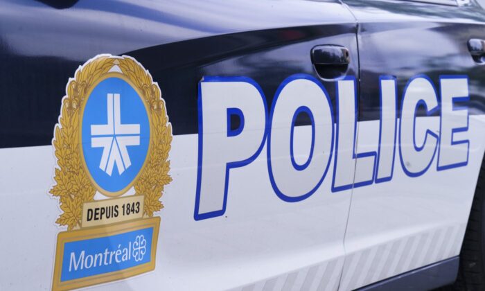 2020 年 7 月 8 日，蒙特利尔的一辆警车上出现了蒙特利尔警察标志。（加新社/Paul Chiasson）