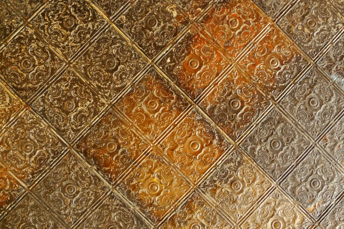 A tin ceiling transforms any ordinary room to one with personality. (Dreamstime/TNS)