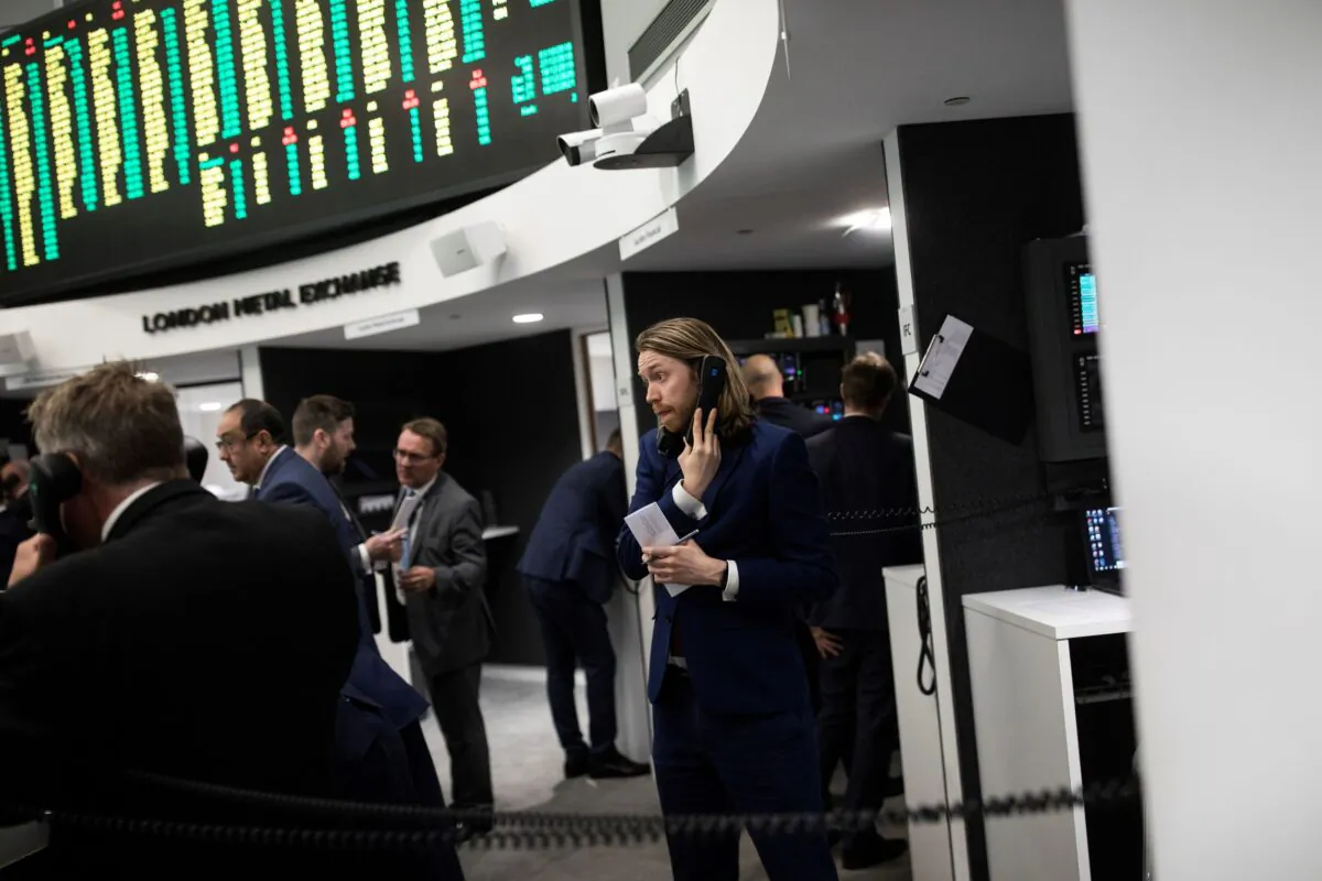 Traders work on the floor of the London Metal Exchange, in London, Britain, on Sept. 27, 2018. (Simon Dawson/Reuters)