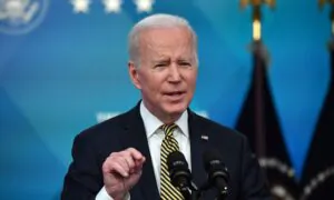 Biden Pledges $800 Million in New Aid for Ukraine; Signs of Progress in Latest Talks Between Russia and Ukraine | NTD Evening News