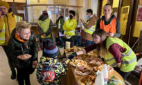 Video: Refugees at Train Station in Ukraine