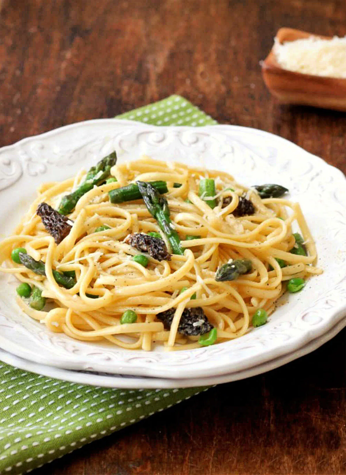 A trio of quintessentially spring ingredients team up in this simple, satisfying pasta. (Lynda Balslev for Tastefood)