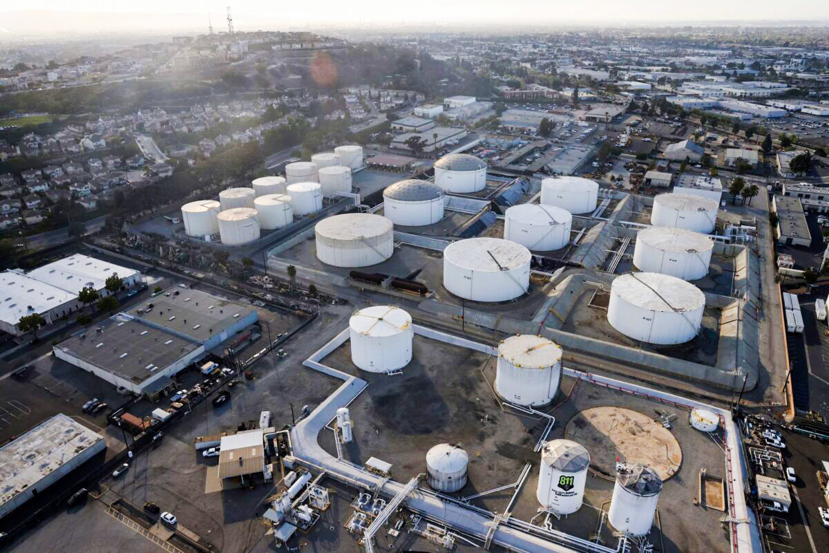 Oil Falls on Fuel Demand Woes Ahead of US Fed Comments - Vimarsana News