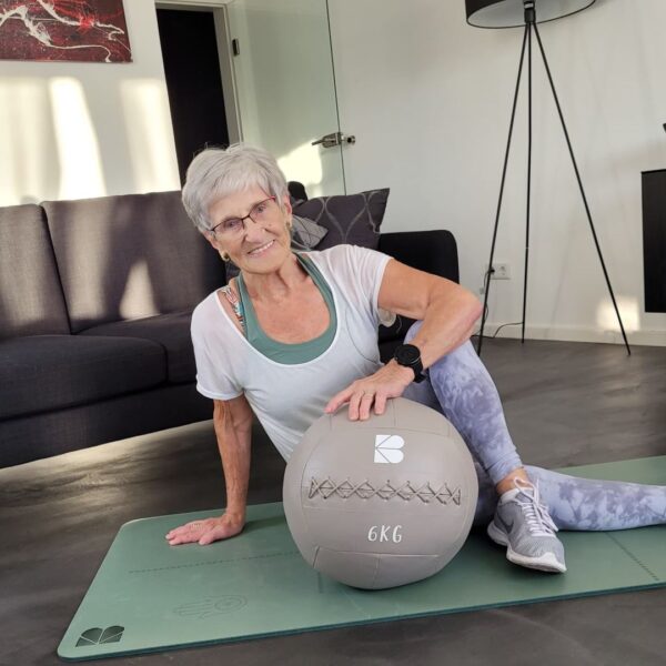 VIDEO: estrella del fitness de 82 años ama su rutina de gimnasio, desafía los estereotipos de edad