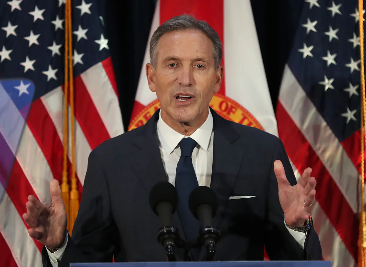 Former Starbucks CEO Howard Schultz speaks during a stop at Miami Dade College in Miami on March 13, 2019. (Joe Raedle/Getty Images)