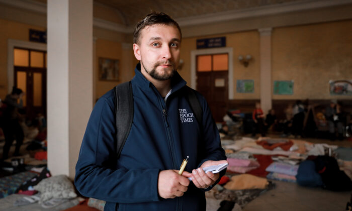 Epoch Times reporter Ivan Pentchoukov reporting at the Lviv train station in western Ukraine on March 16, 2022. (Charlotte Cuthbertson/The Epoch Times)