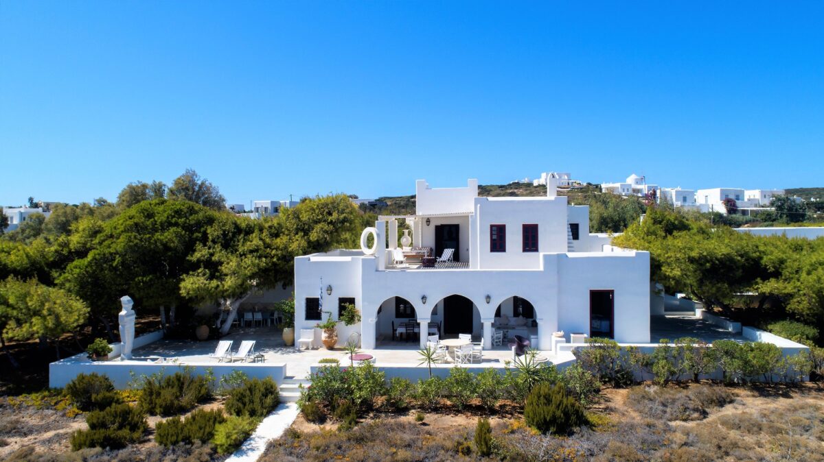 An idyllic villa on the Greek island of Paros. (Courtesy Sotheby's International Realty)