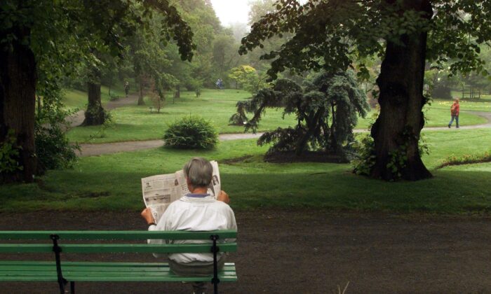 A man reads a newspaper in the Halifax Public Gardens in Halifax in this file photo. (CP Photo/Andrew Vaughan)