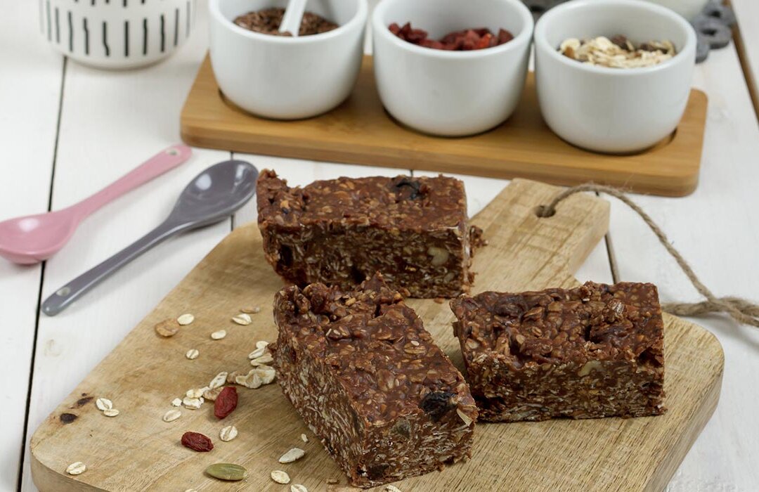 These yummy bars are great for an on-the-go breakfast or dessert. Substitute dried blueberries or cherries for the goji berries if desired. (www.drfuhrman.com)