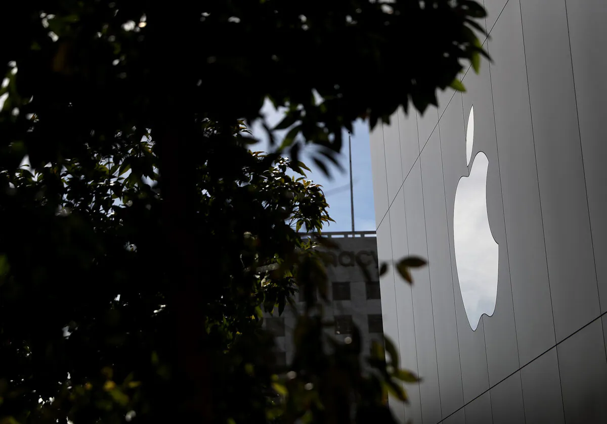 The Apple logo is displayed on the exterior of an Apple Store, in San Francisco, Calif., on Feb. 1, 2018. (Justin Sullivan/Getty Images)
