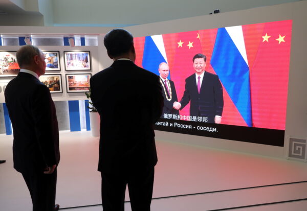 Russian President Vladimir Putin and Chinese President Xi Jinping visit an exhibition on the sidelines of the Eastern Economic Forum in Vladivostok